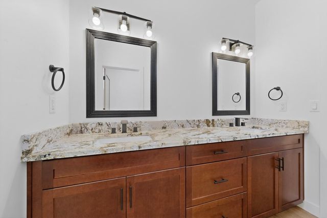 861 11th Avenue SE, Rio Rancho, NM 87124