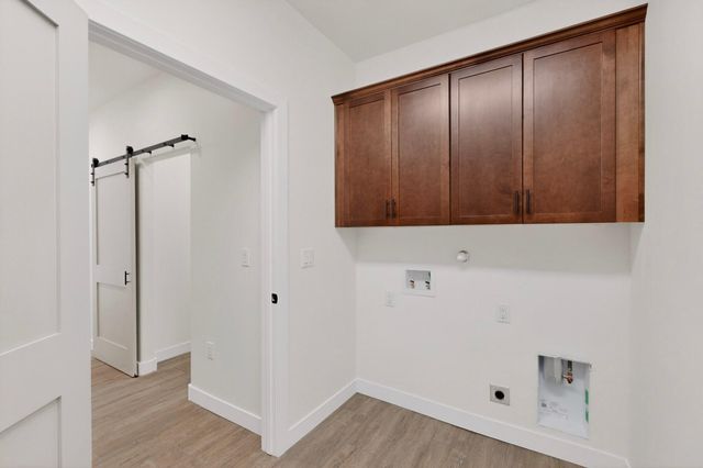861 11th Avenue SE, Rio Rancho, NM 87124
