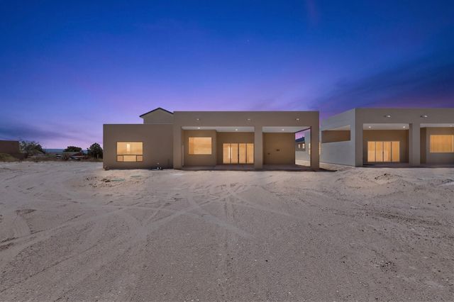 861 11th Avenue SE, Rio Rancho, NM 87124