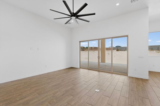 861 11th Avenue SE, Rio Rancho, NM 87124