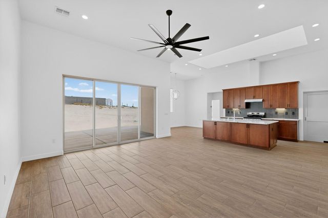 861 11th Avenue SE, Rio Rancho, NM 87124