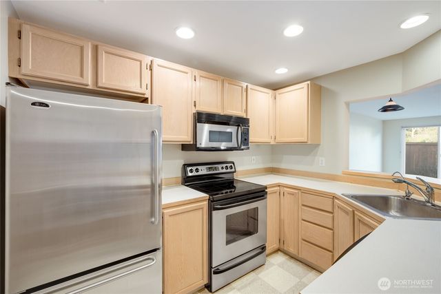 1051 Madison Avenue N, Bainbridge Island, WA 98110