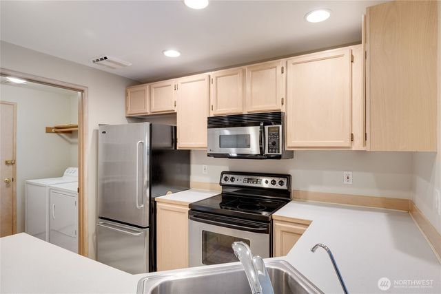 1051 Madison Avenue N, Bainbridge Island, WA 98110