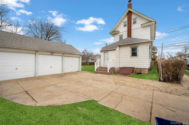 217 Bennett Avenue, Hempstead, NY 11550