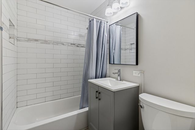 620 Mesa Drive 310, Hoffman Estates, IL 60169