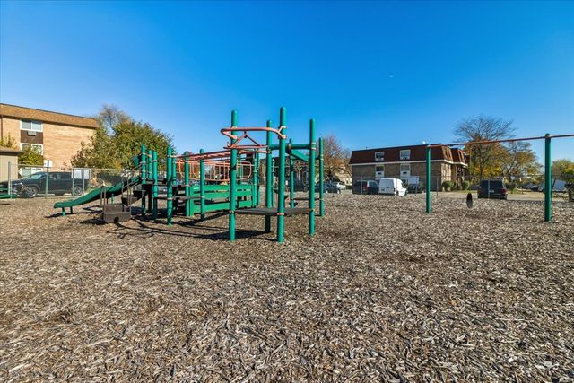 620 Mesa Drive 310, Hoffman Estates, IL 60169