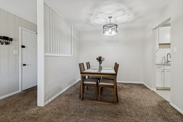 620 Mesa Drive 310, Hoffman Estates, IL 60169