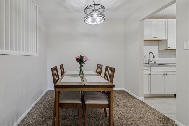 620 Mesa Drive 310, Hoffman Estates, IL 60169