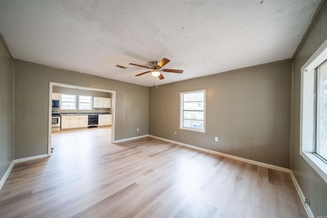 807 Walnut Street, Conway, AR 72032