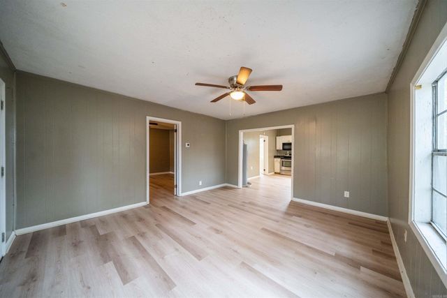 807 Walnut Street, Conway, AR 72032