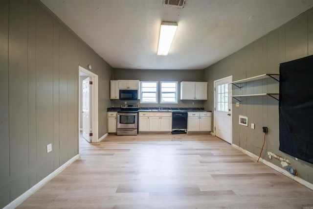 807 Walnut Street, Conway, AR 72032