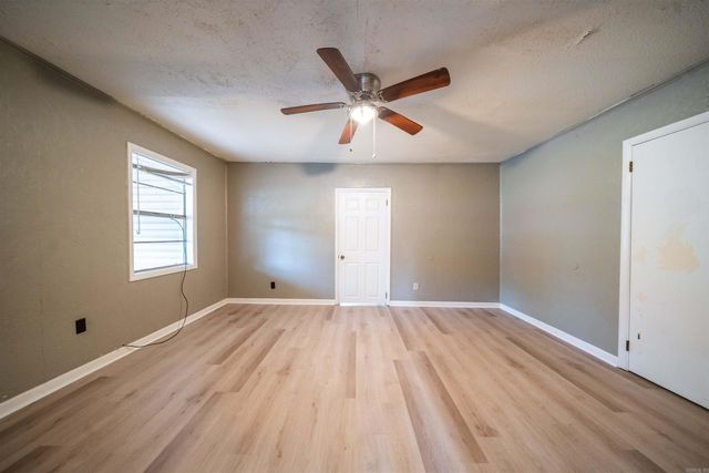 807 Walnut Street, Conway, AR 72032