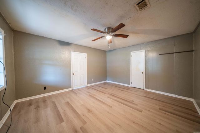 807 Walnut Street, Conway, AR 72032
