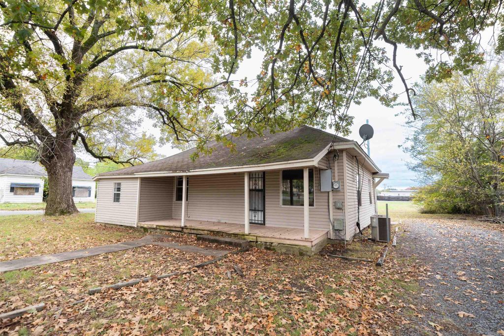 807 Walnut Street, Conway, AR 72032