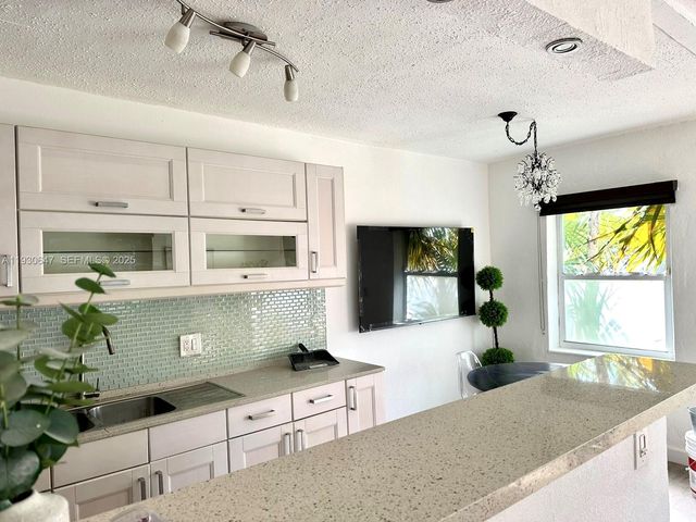 1001 7th St 104, Miami Beach, FL 33139