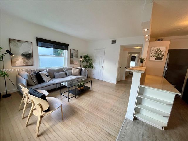 1001 7th St 104, Miami Beach, FL 33139