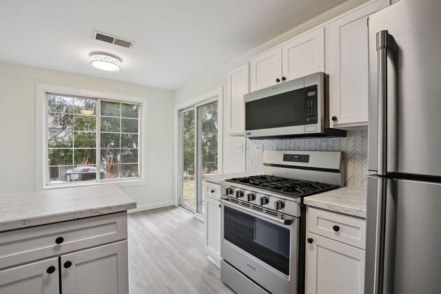 323 Sheffield Court 5, Roselle, IL 60172