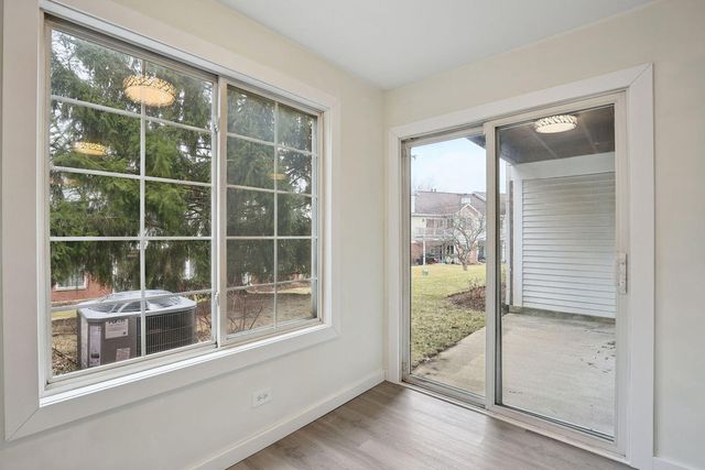 323 Sheffield Court 5, Roselle, IL 60172