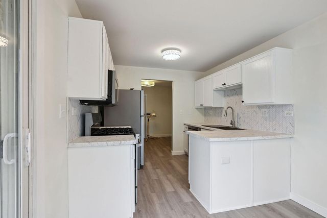 323 Sheffield Court 5, Roselle, IL 60172