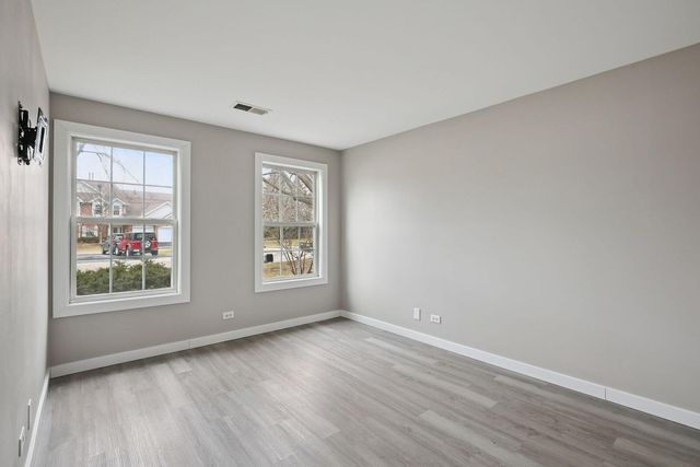 323 Sheffield Court 5, Roselle, IL 60172