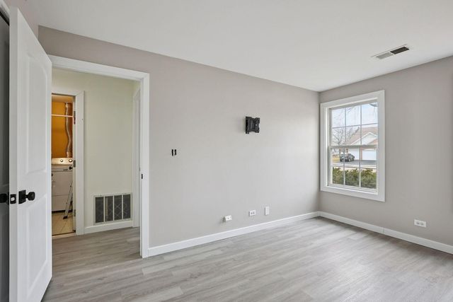 323 Sheffield Court 5, Roselle, IL 60172