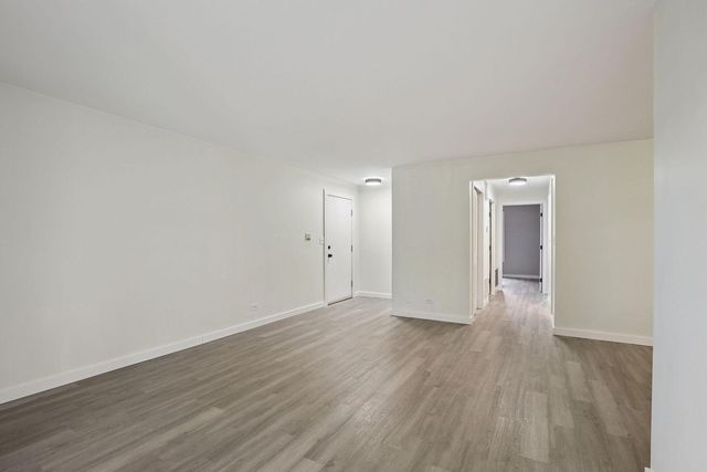 323 Sheffield Court 5, Roselle, IL 60172