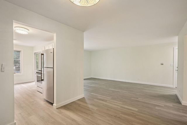 323 Sheffield Court 5, Roselle, IL 60172