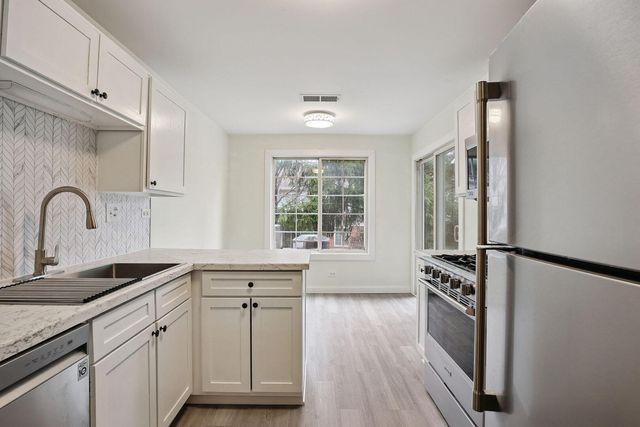 323 Sheffield Court 5, Roselle, IL 60172