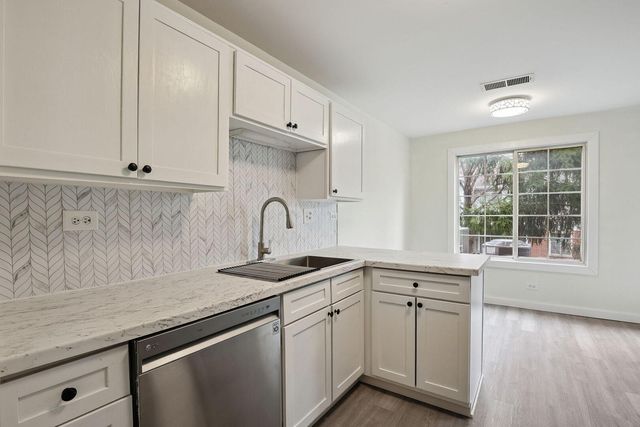 323 Sheffield Court 5, Roselle, IL 60172