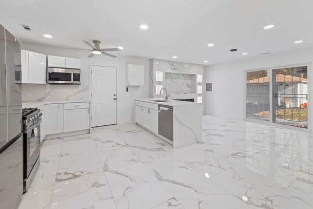 16125 Trumbull Avenue, Markham, IL 60428