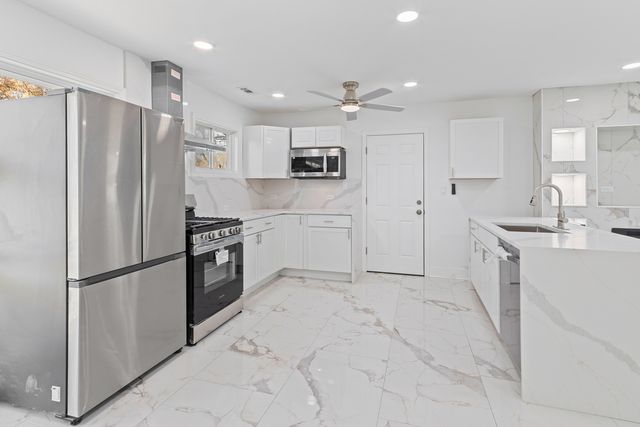 16125 Trumbull Avenue, Markham, IL 60428