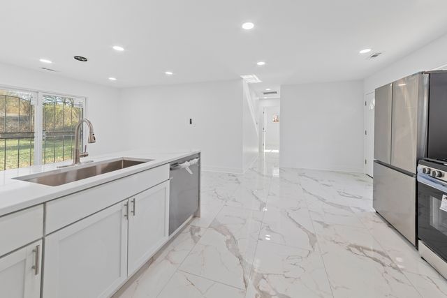 16125 Trumbull Avenue, Markham, IL 60428