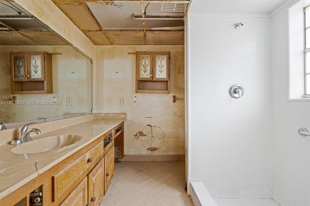 7389 NW 48th Pl, Lauderhill, FL 33319