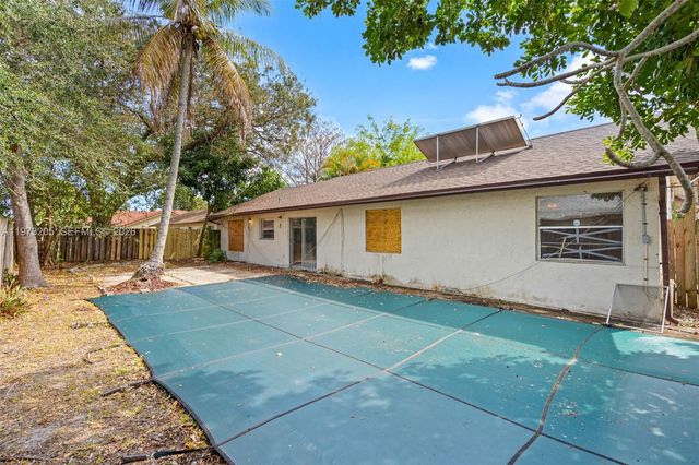 7389 NW 48th Pl, Lauderhill, FL 33319