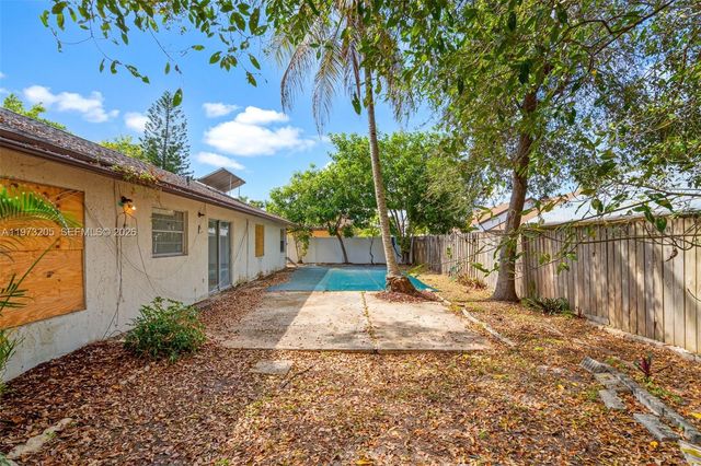 7389 NW 48th Pl, Lauderhill, FL 33319