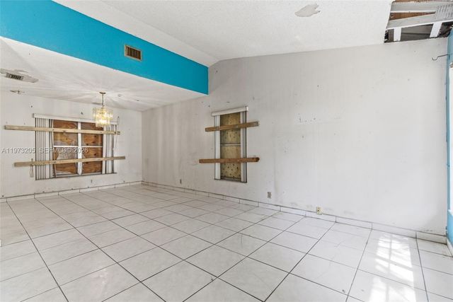 7389 NW 48th Pl, Lauderhill, FL 33319