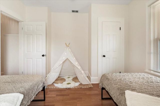 1131 10TH AVENUE S, St Petersburg, FL 33705