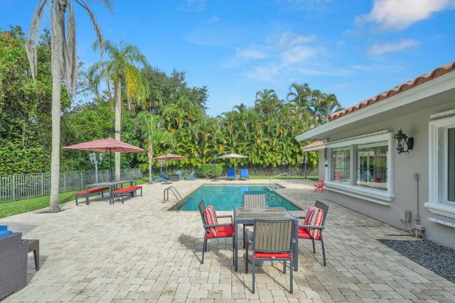 10539 Pine Tree Terrace, Boynton Beach, FL 33436