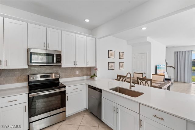 2850 Blossom WAY, Naples, FL 34120