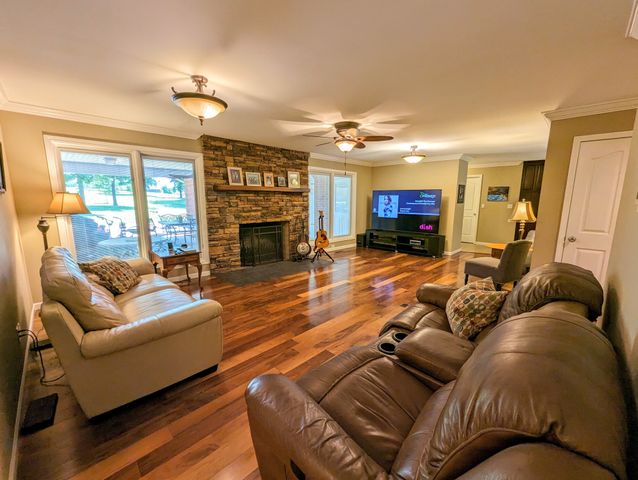 93 Tamatha Dr, Paris, TN 38242