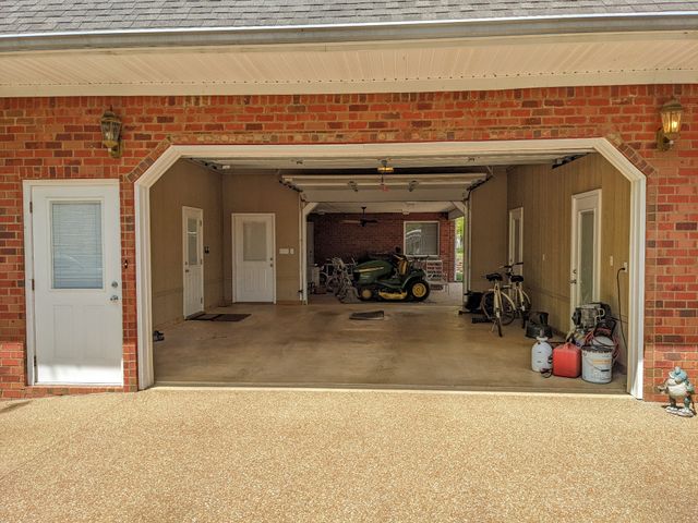93 Tamatha Dr, Paris, TN 38242