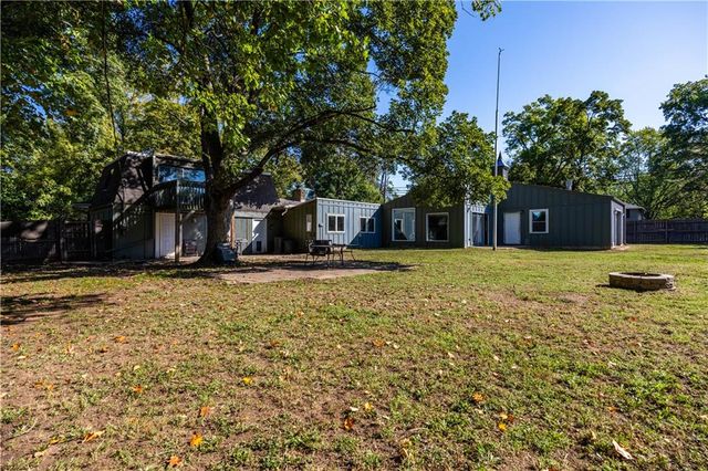 3 Glen Arbor Road, Kansas City, MO 64114