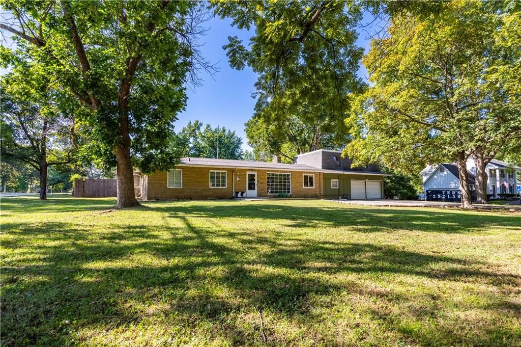 3 Glen Arbor Road, Kansas City, MO 64114