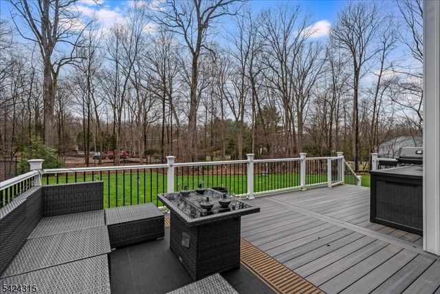 91 Ridge Rd, Jefferson Twp., NJ 07438