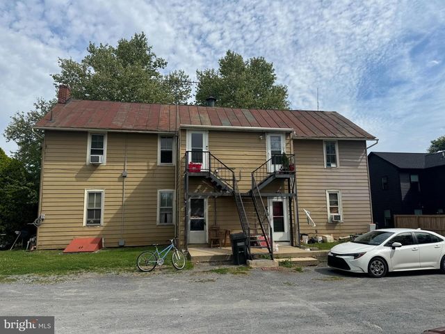 154-158 MAIN ST W, Leola, PA 17540
