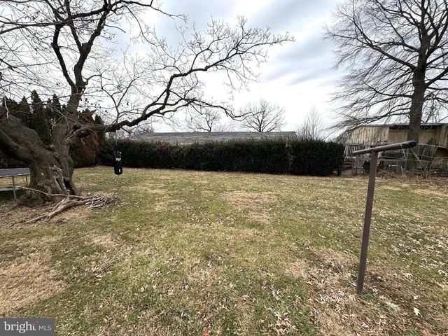 154-158 MAIN ST W, Leola, PA 17540