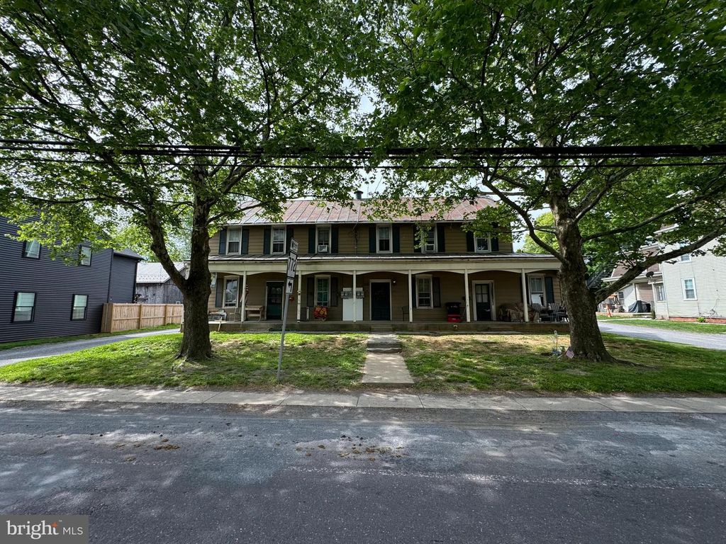 154-158 MAIN ST W, Leola, PA 17540