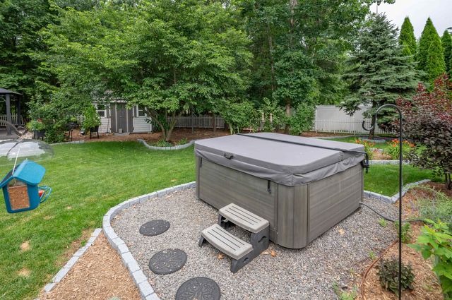 3 Drake Lane, Merrimack, NH 03054