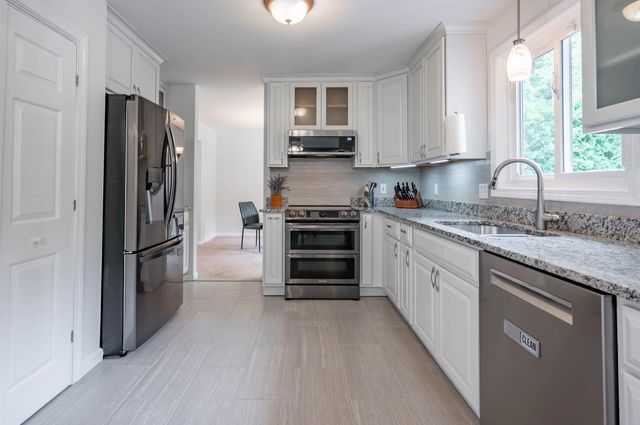 3 Drake Lane, Merrimack, NH 03054