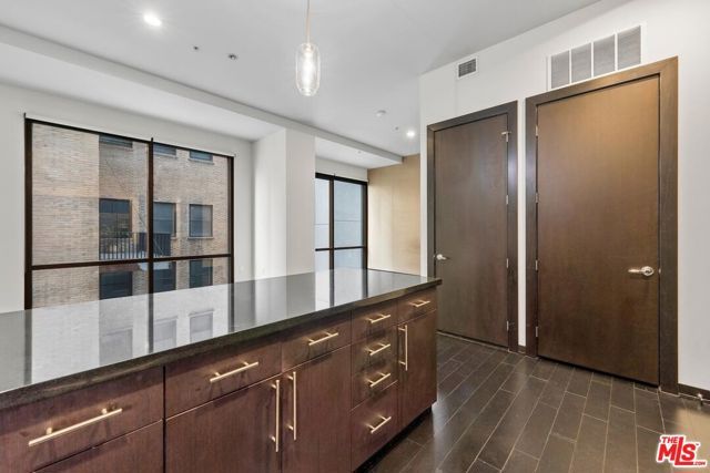 655 S Hope Street 1006, Los Angeles, CA 90017